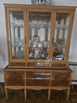 Lote de muebles clásicos en excelente estado.