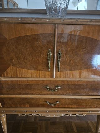 Lote de muebles clásicos en excelente estado.