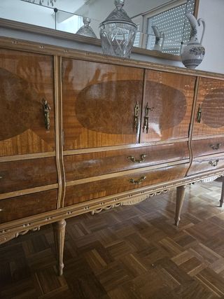Lote de muebles clásicos en excelente estado.
