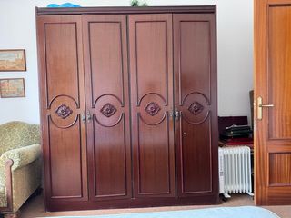 Dormitorio clasico de madera