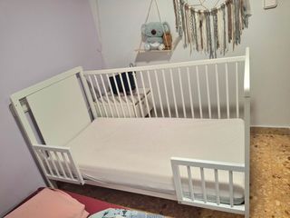 Cama infantil ajustable en altura