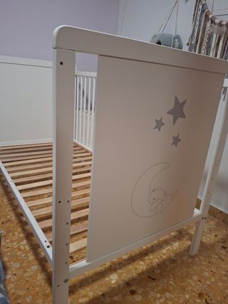 Cama infantil ajustable en altura