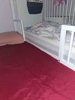 Cama infantil ajustable en altura