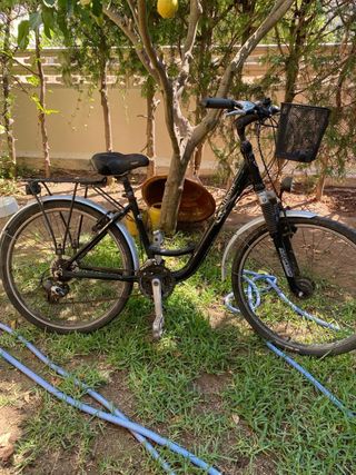 Bicicleta paseo negra c/cesta
