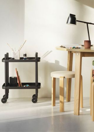 Mesita con ruedas negra Normann Copenhagen Block
