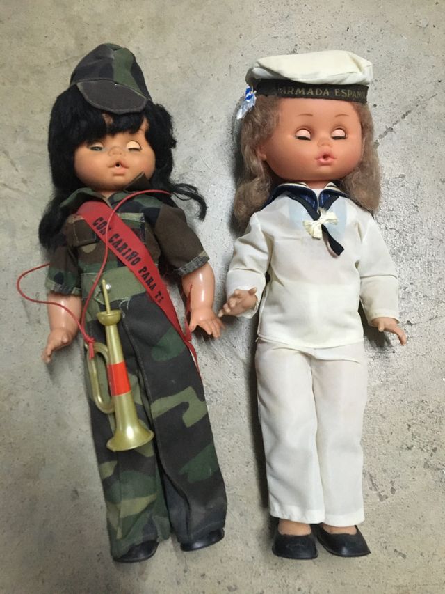 Muñecas militares antiguas  20 euros las 2