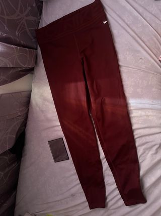 Leggins Nike deportivos rojos