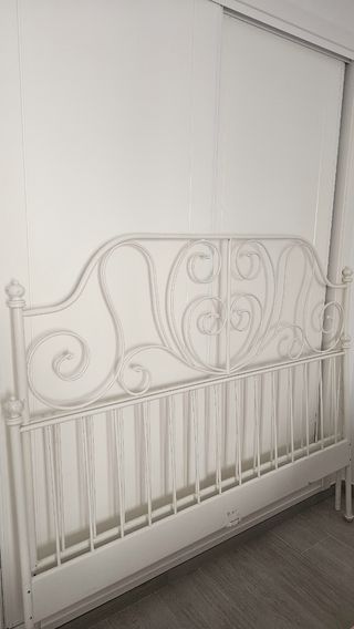 Estructura de metal Ikea.