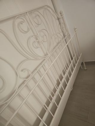 Estructura de metal Ikea.