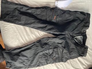 Pantalón corto cargo negro
