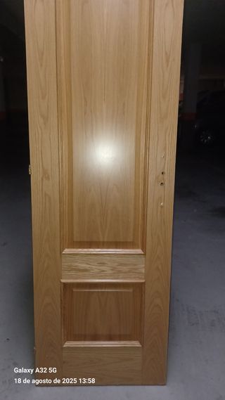 Puerta roble maciza
203 x 62 x 3,5 cm