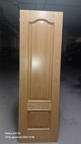 Puerta roble maciza
203 x 62 x 3,5 cm