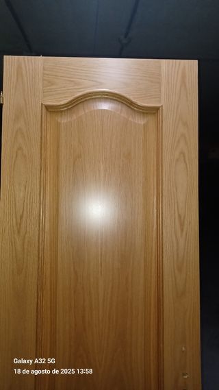 Puerta roble maciza
203 x 62 x 3,5 cm