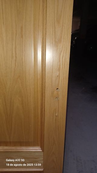 Puerta roble maciza
203 x 62 x 3,5 cm