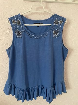 Top sin mangas en azul