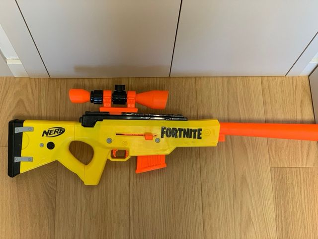 Nerf Fortnite + 9 dardos y accesorios
