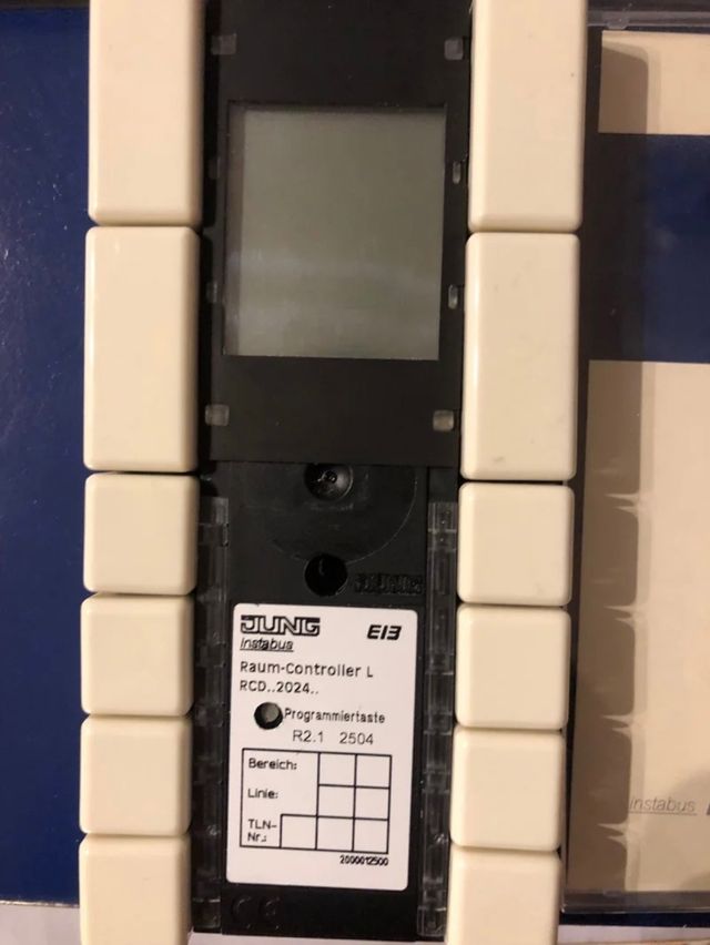 Vendo Pulsador Jung KNX conpantalla y termostato