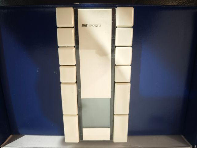 Vendo Pulsador Jung KNX conpantalla y termostato