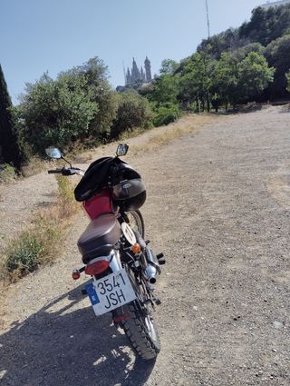 Moto Mash 125 Scrambler roja