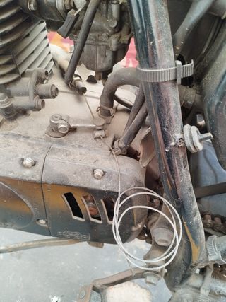 Moto Mash 125 Scrambler roja