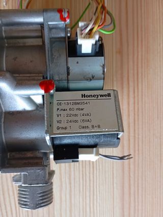VALVULA DE GAS CALDERA SAUNIER VK8525M 1510 