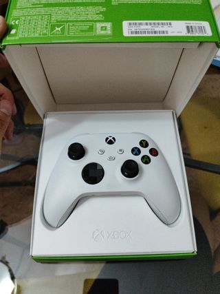 Mando Xbox Series X blanco en su caja + batería