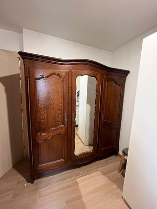 Armario antiguo de madera