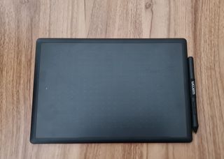 Tableta gráfica con lápiz Wacom One M