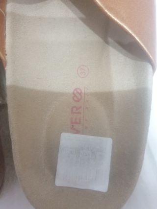 Sandalias doradas Stradiwarius