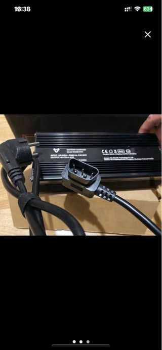 Cargador de moto Niu 60V
