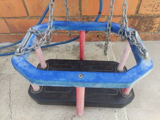 Columpio infantil de jardín