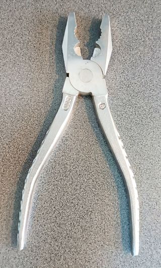 Pinza multiuso nuova