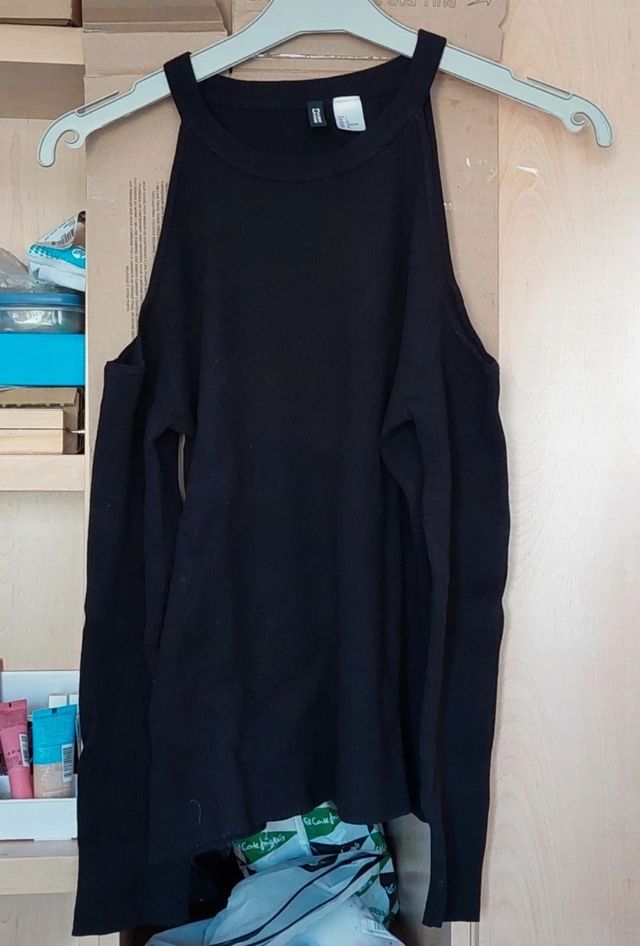 Jersey H&M negro - hombros descubiertos