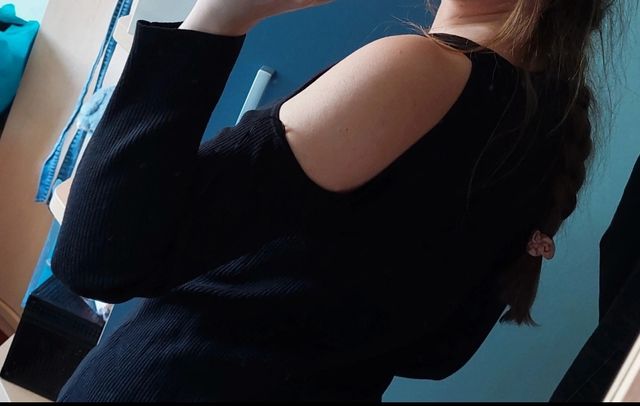 Jersey H&M negro - hombros descubiertos