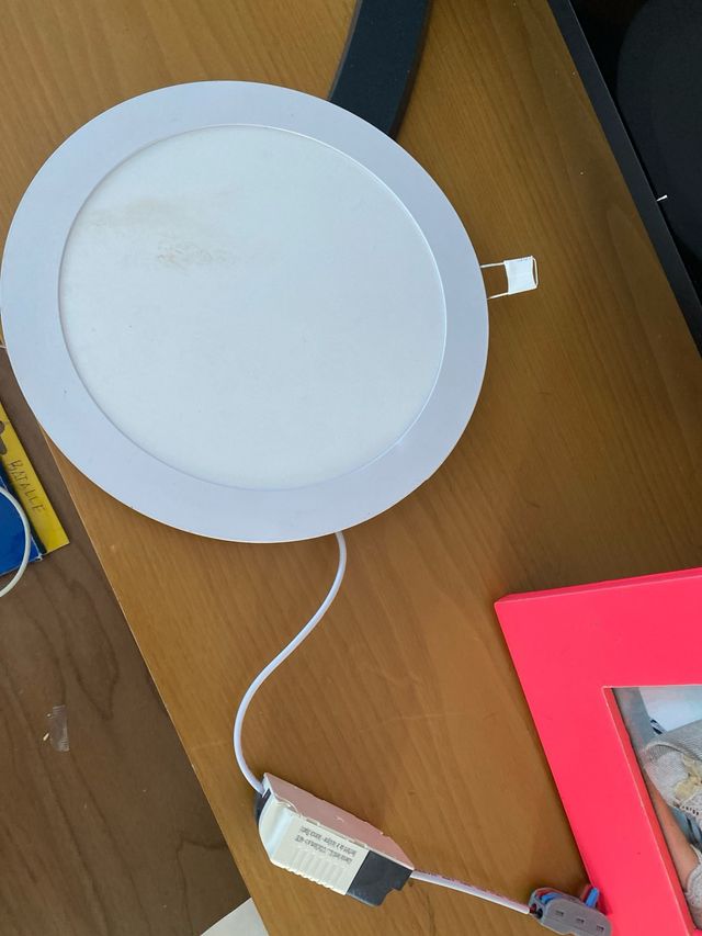 2Cuadro eléctrico blanco,interruptor,lamparas