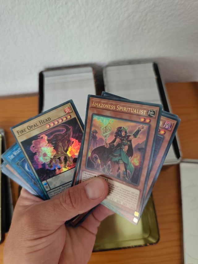 3 Cajas Metalicas llenas de cartas Yu-Gi-Oh! 25 An