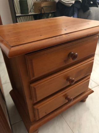 Colchón/somier 1,35 100€, mesas 25€, etc