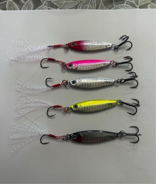 lote de 5 jigs de 10 gr colores. 

