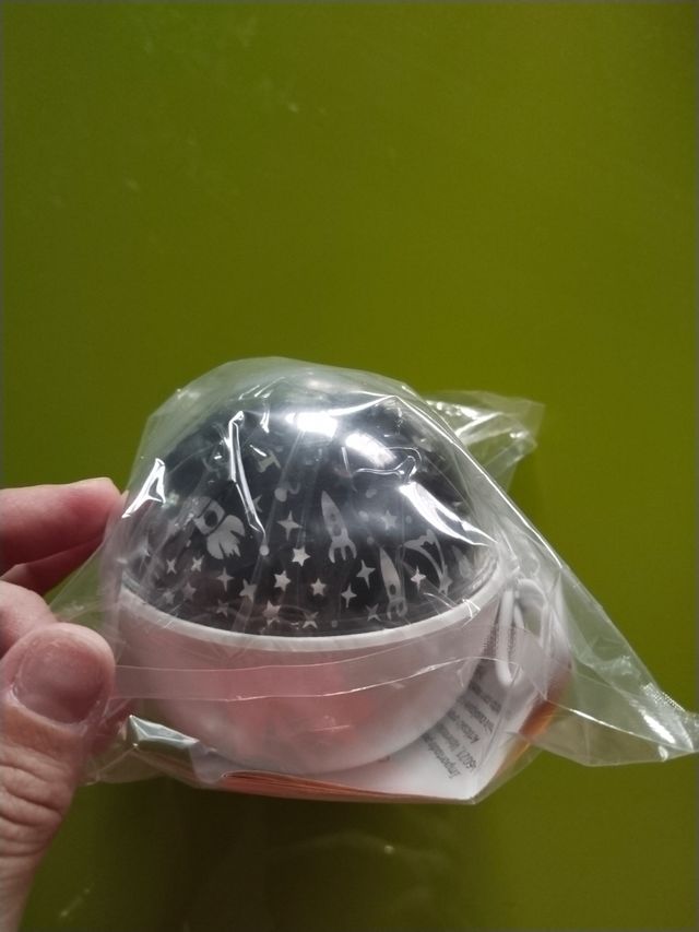 Proyector luminoso espacial