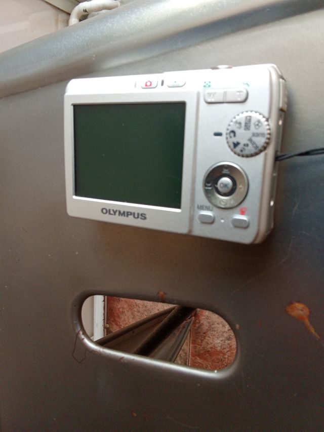 Olympus FE-190 - Cámara digital 6MPs