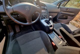 Peugeot 5008 2011