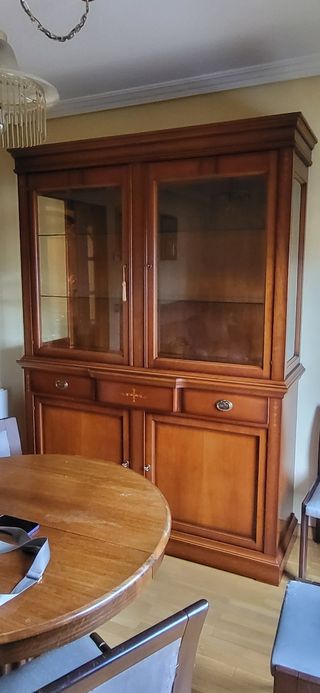 Mueble Vitrina madera maciza. Entrega desmontado