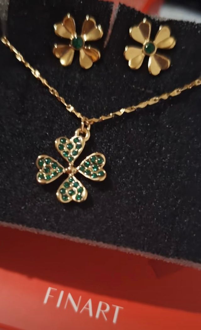 Set collar + aretes Good fortune Esika