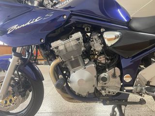 Suzuki Bandit 600S (2003) Acepto cambio por coche