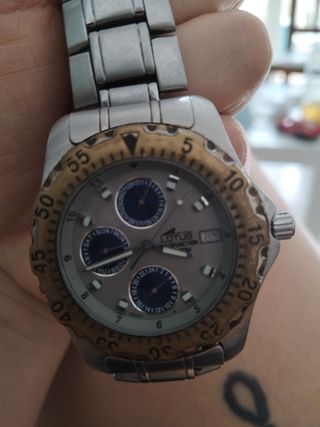 Reloj Lotus multifunción dorado