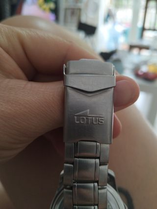 Reloj Lotus multifunción dorado