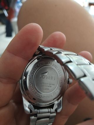 Reloj Lotus multifunción dorado