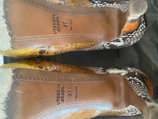 Tacones Uterqüe serpiente