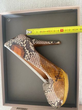 Tacones Uterqüe serpiente