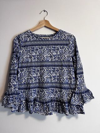 Camiseta boho azul y blanca